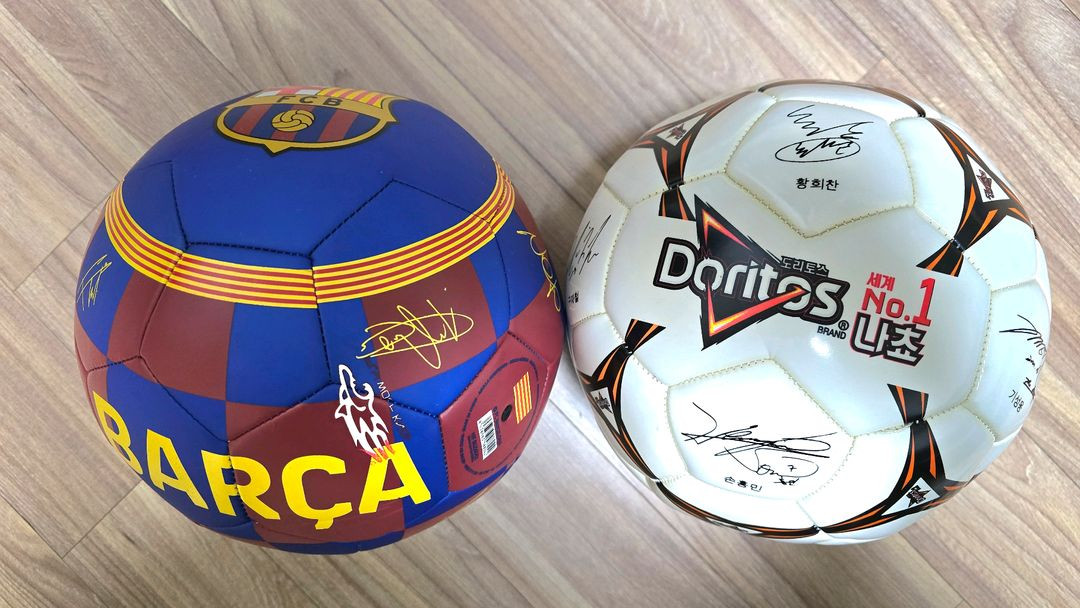 FC 바르셀로나 축구공 & 도리토스 나쵸 축구공 손흥민 등 사인볼 이미지