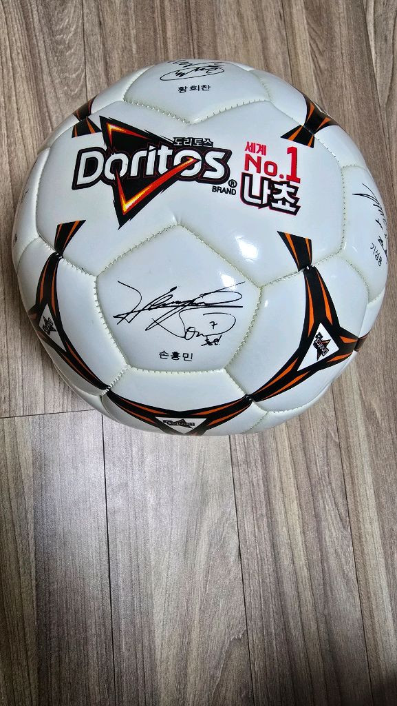 FC 바르셀로나 축구공 & 도리토스 나쵸 축구공 손흥민 등 사인볼 이미지