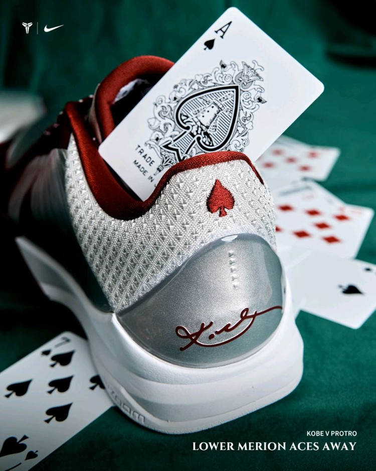 [320]나이키 코비5 로우어 메리온 에이스 어웨이 메탈릭 실버 팀 레드 이미지