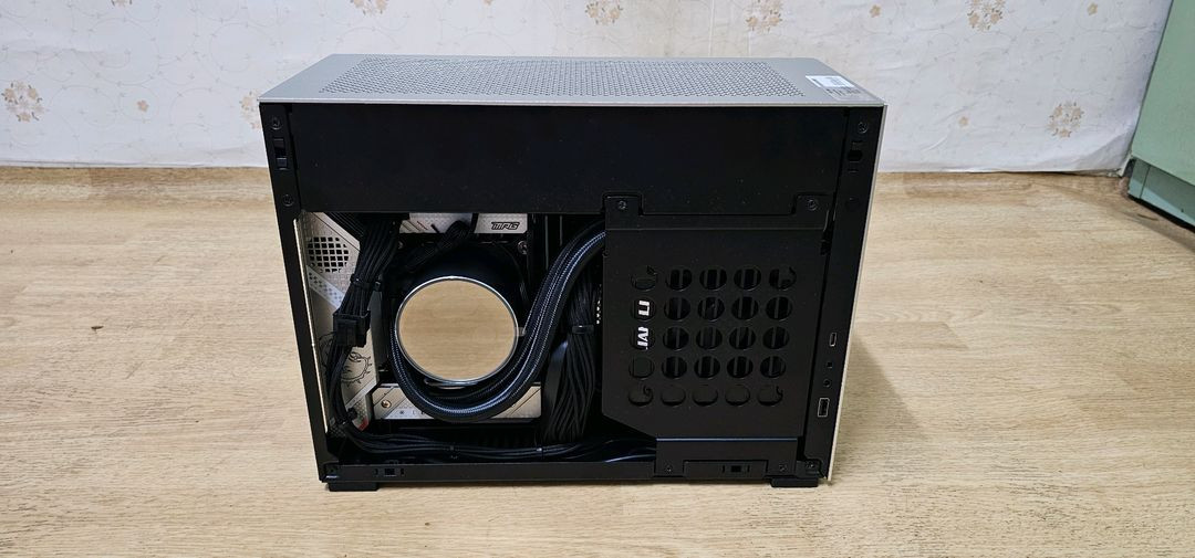 써멀라이트 FROZEN MAGIC 240 수냉쿨러 판매합니다 이미지