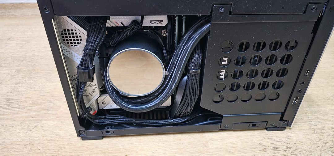 써멀라이트 FROZEN MAGIC 240 수냉쿨러 판매합니다 이미지