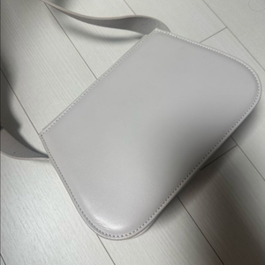 코스 cos 가죽 숄더백 이미지