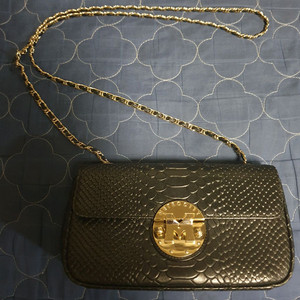 (희귀매물) 메트로시티 금장로고 뱀피 엠보 소가죽 체인 숄더백 블랙 이미지