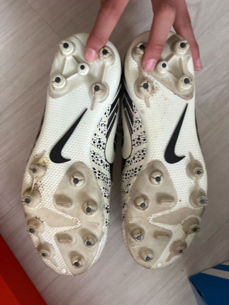 나이키 축구화 240 이미지