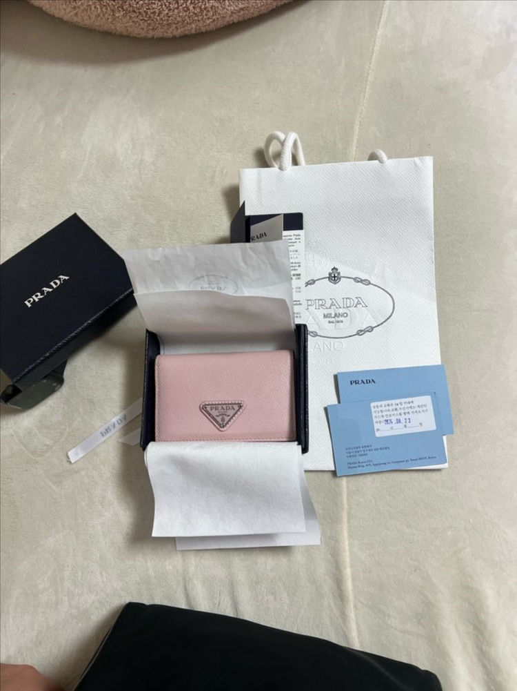 프라다 여성용 사피아노 레더 카드지갑 이미지