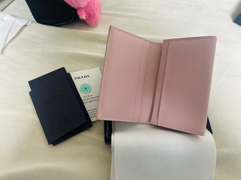 프라다 여성용 사피아노 레더 카드지갑 이미지