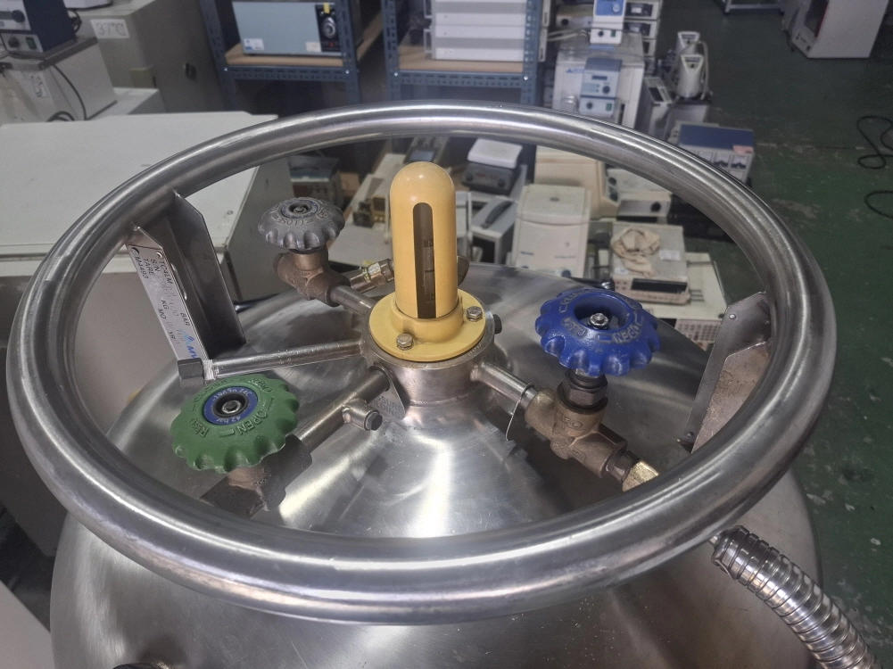 MVE CRYO-Cyl 230LP Nitrogen Tank 질소 탱크 이미지
