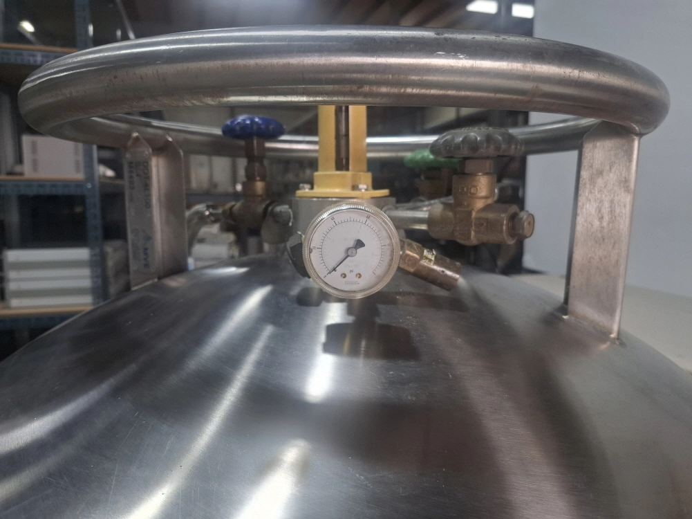 MVE CRYO-Cyl 230LP Nitrogen Tank 질소 탱크 이미지