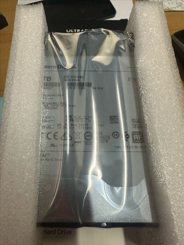 WD 14TB SATA 하드디스크 HC530 이미지