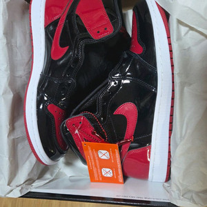 조던 1 레트로 하이 OG 페이턴트 브레드 285 판매 이미지