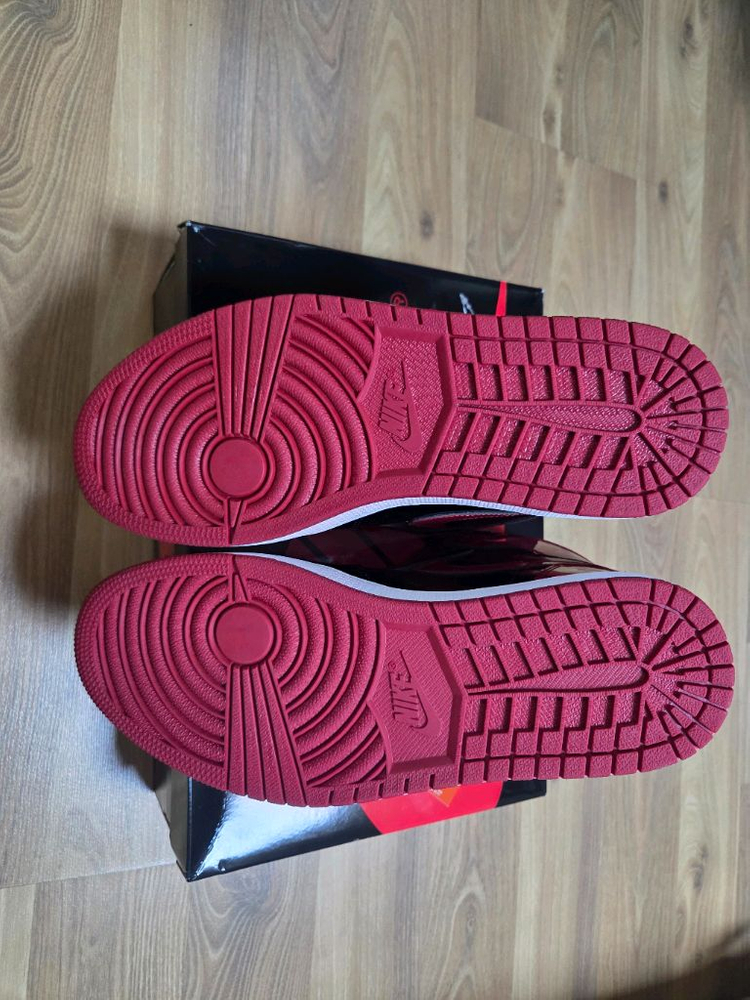 조던 1 레트로 하이 OG 페이턴트 브레드 285 판매 이미지