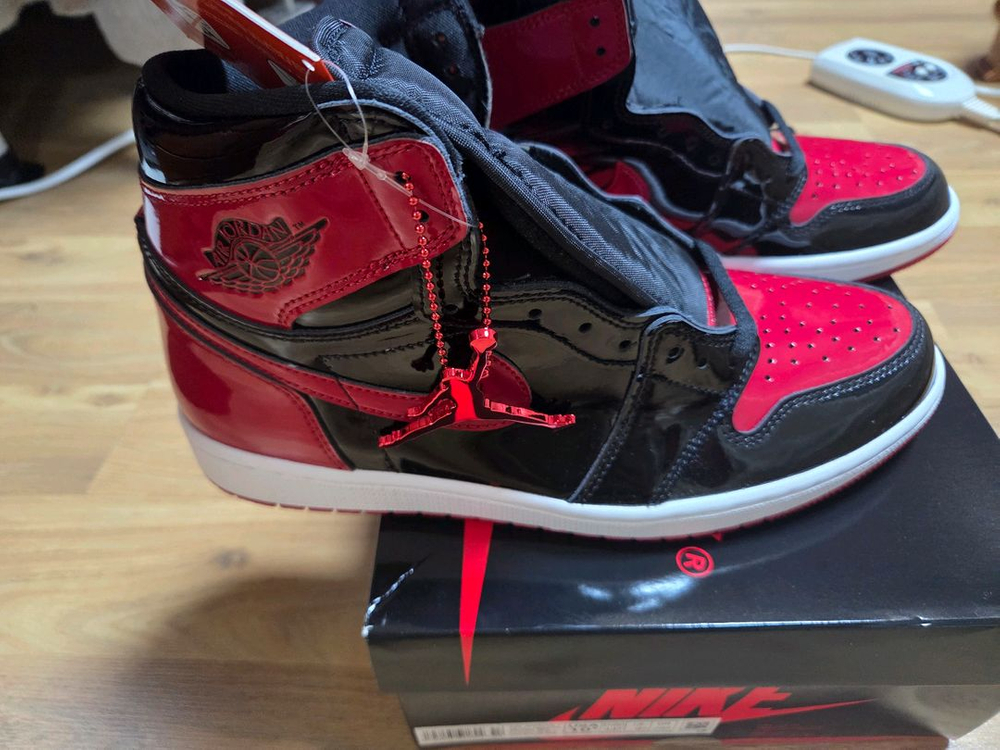 조던 1 레트로 하이 OG 페이턴트 브레드 285 판매 이미지