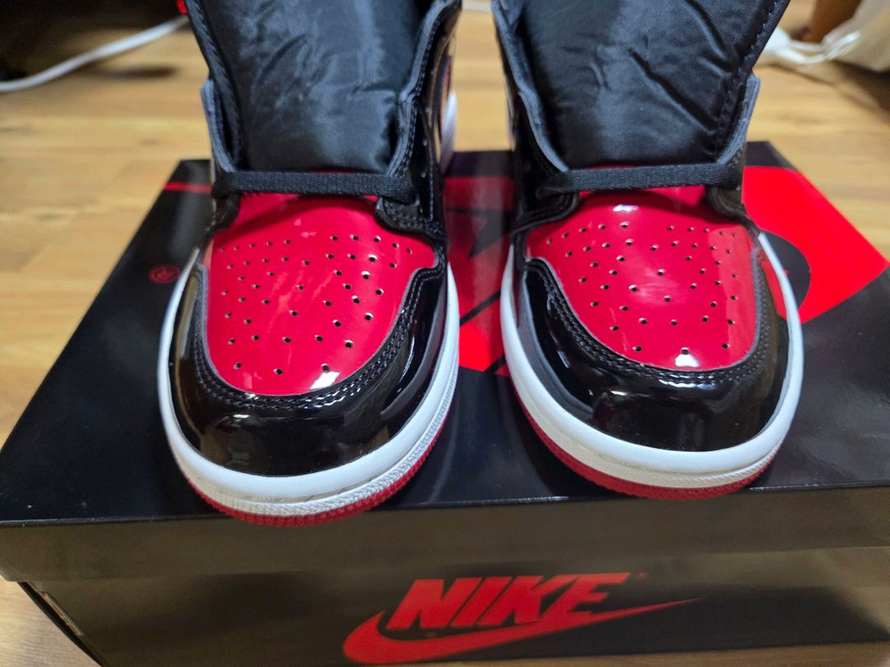 조던 1 레트로 하이 OG 페이턴트 브레드 285 판매 이미지