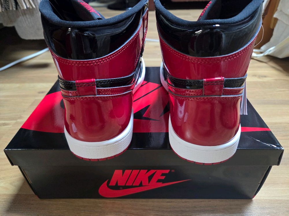 조던 1 레트로 하이 OG 페이턴트 브레드 285 판매 이미지