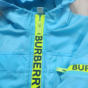정품.새것상태) 2y 버버리 키즈 바람막이 자켓 버버리키즈 이미지