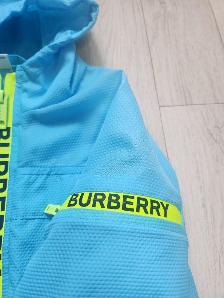 정품.새것상태) 2y 버버리 키즈 바람막이 자켓 버버리키즈 이미지