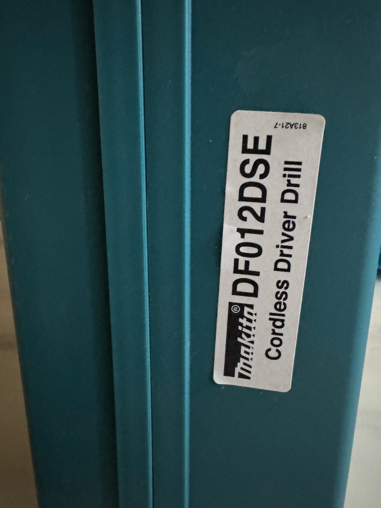 마끼다 무선 드릴 세트 이미지