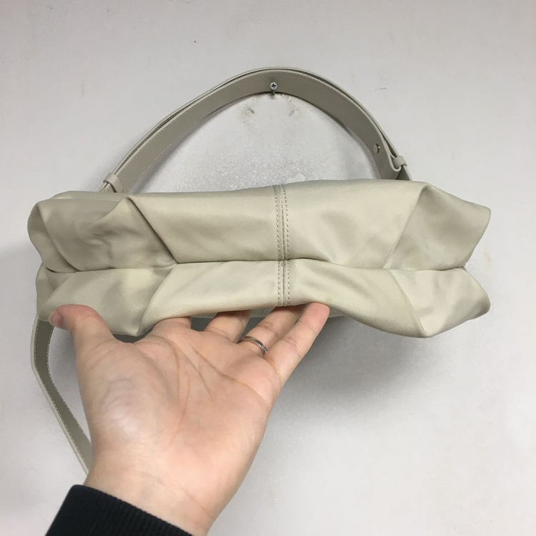 낫띵리튼 나일론 호보백 이미지