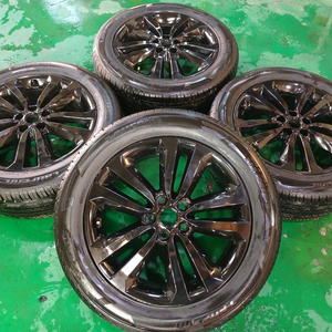 올 뉴 카니발 19인치 순정 블랙 유광 휠 타이어 판매합니다 이미지