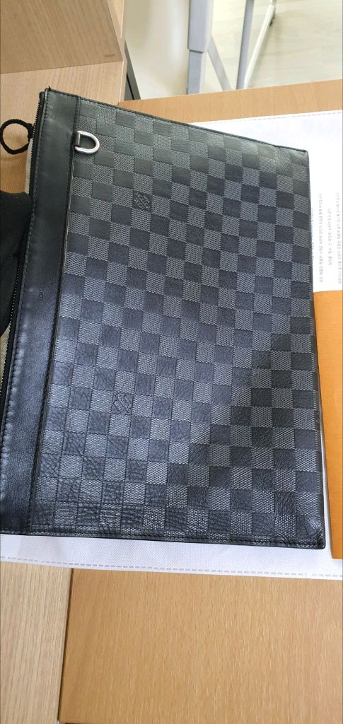 루이비통 다미에 클러치백 정품A급(감정O)구찌프라다루이비통디올고야드샤넬셀린느보테가생로랑발렌시아가버버리가방 이미지