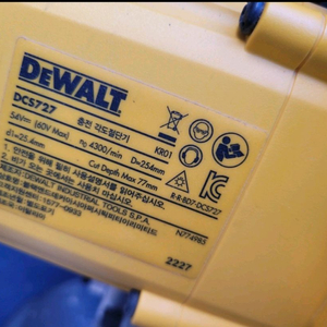 디월트 슬라이딩 각도절단기dcs727 이미지