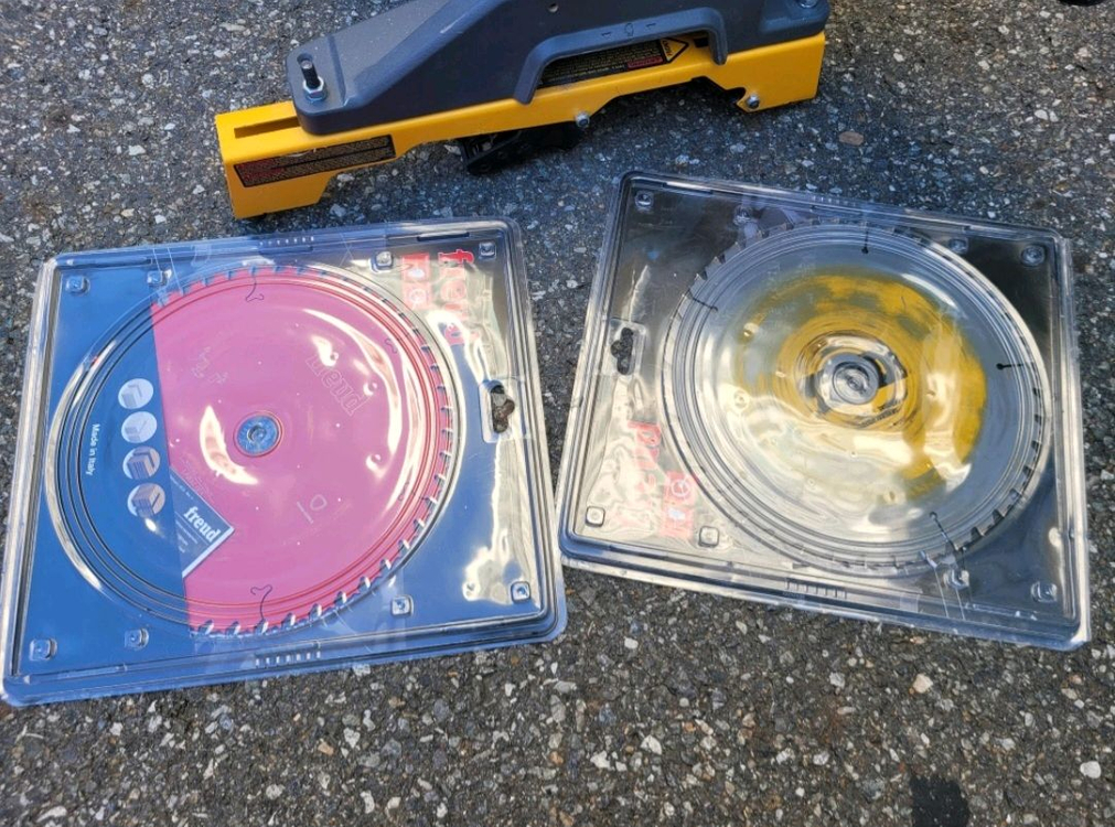 디월트 슬라이딩 각도절단기dcs727 이미지