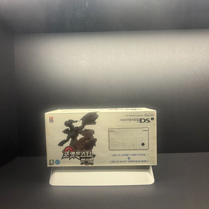 닌텐도 dsi 레시라무 제크로무 화이트 에디션 팔아요 이미지