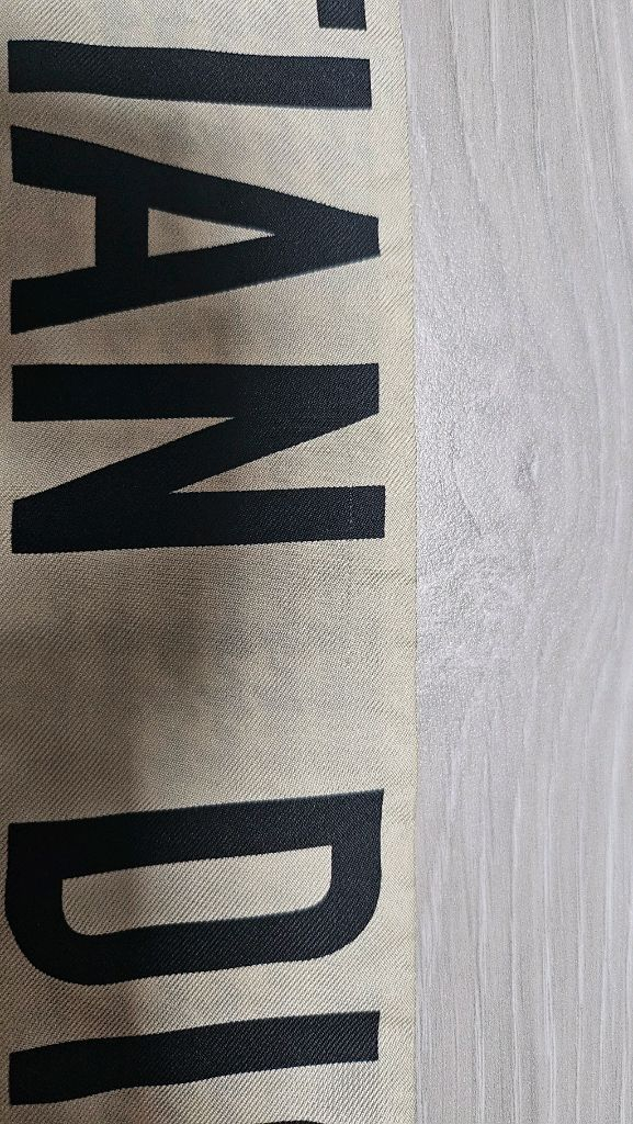 디올 미차 몽테인 스카프 이미지