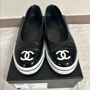샤넬 26SS 26P 플랫슈즈 고무신 G46593 CC로고 단화 유광페이던트블랙 39 이미지