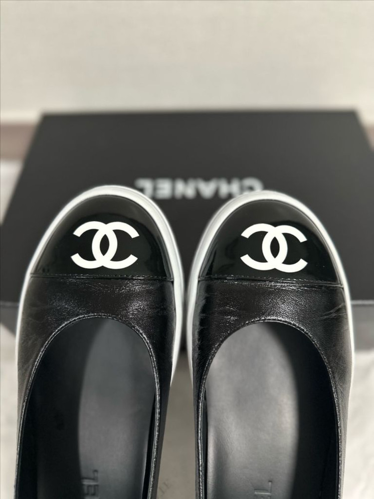 샤넬 26SS 26P 플랫슈즈 고무신 G46593 CC로고 단화 유광페이던트블랙 39 이미지