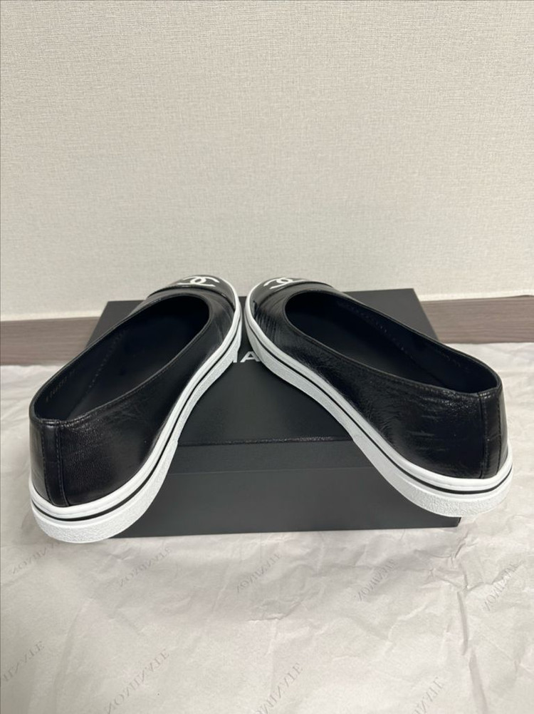 샤넬 26SS 26P 플랫슈즈 고무신 G46593 CC로고 단화 유광페이던트블랙 39 이미지