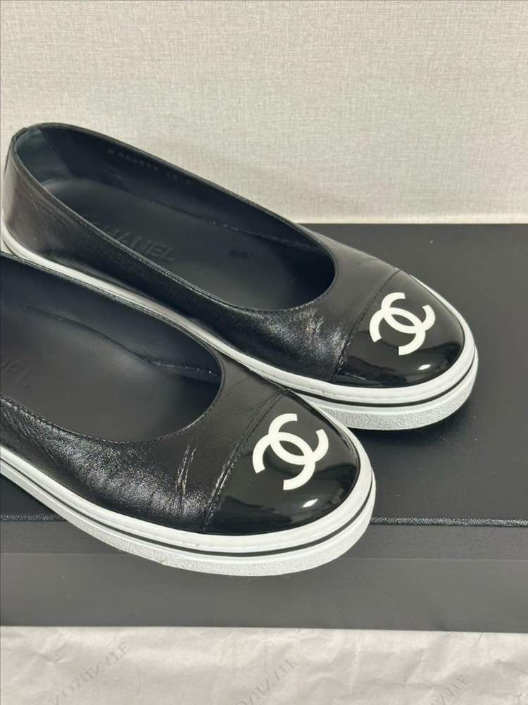 샤넬 26SS 26P 플랫슈즈 고무신 G46593 CC로고 단화 유광페이던트블랙 39 이미지
