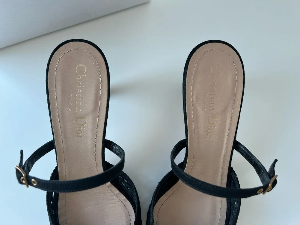 디올 수지 블랙 샌들 슬링백 슈즈 이미지