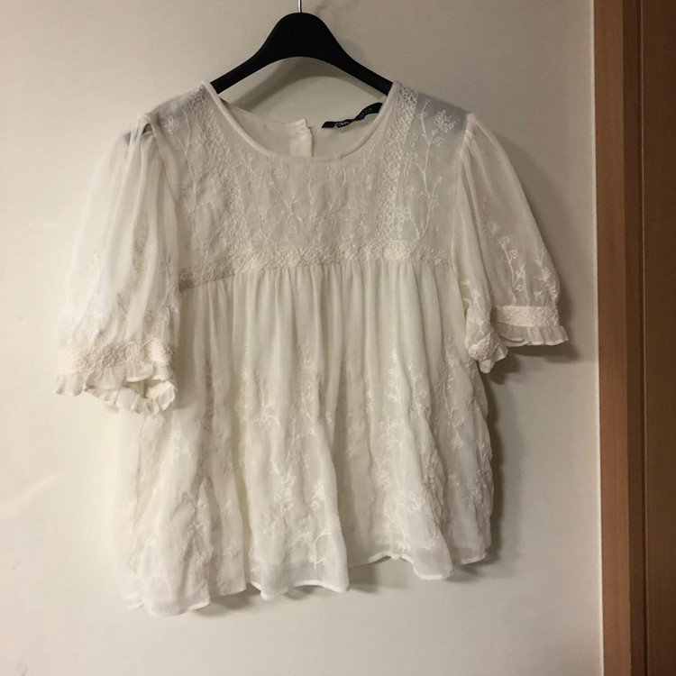 ZARA 자라 마랑맛 레이스 시스루 아일렛 벌룬 반팔 블라우스 자수 이미지