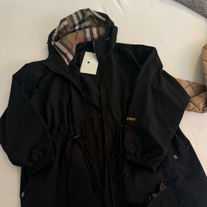 버버리 롱 여성 바람막이 자켓 - 골드 로고 81136531 (새상품) 이미지