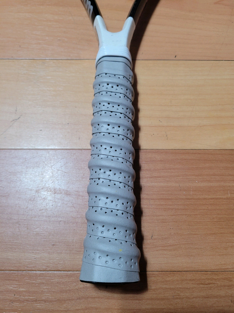 윌슨 POWER HOLES 90 테니스 라켓 이미지