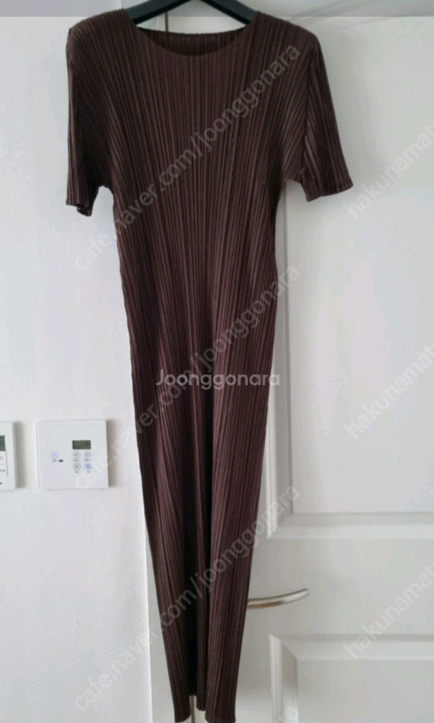 이세이미야케 플리츠플리즈 3월 먼슬리 반팔 원피스 다크 브라운 4사이즈 새상품 이미지