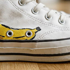 컨버스(Converse) x 앤디 워홀(Andy Warhol) 콜라보레이션 라인의 척테일러 올스타 레더 하이 바 이미지