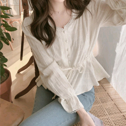 브이넥 콩단추 린넨 프릴 레이스 리본 블라우스 / 핫핑 리리앤코 육육걸즈 아뜨랑스 쇼퍼랜드 피터앤웬디 프리티영띵 이미지