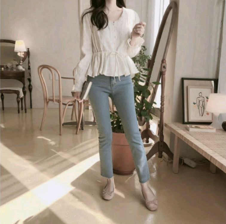 브이넥 콩단추 린넨 프릴 레이스 리본 블라우스 / 핫핑 리리앤코 육육걸즈 아뜨랑스 쇼퍼랜드 피터앤웬디 프리티영띵 이미지