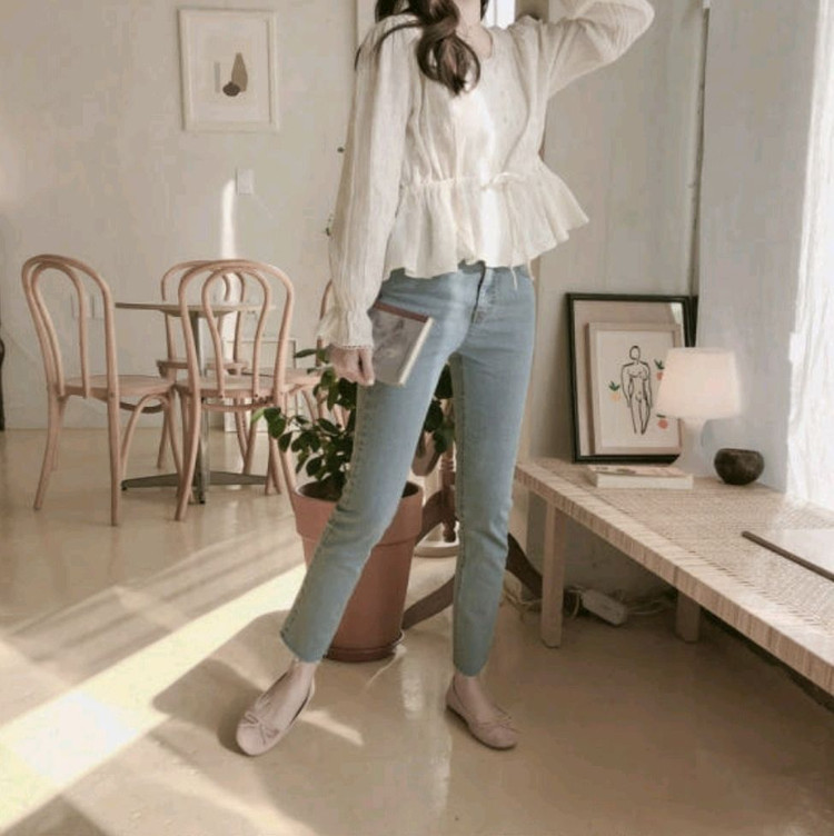 브이넥 콩단추 린넨 프릴 레이스 리본 블라우스 / 핫핑 리리앤코 육육걸즈 아뜨랑스 쇼퍼랜드 피터앤웬디 프리티영띵 이미지