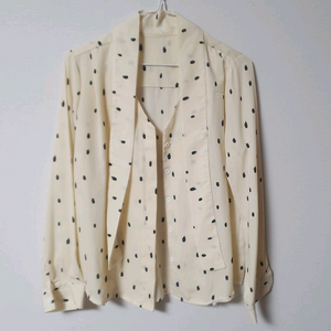 포인트 타이 브이넥 블라우스 / 프롬비기닝 육육걸즈 핫핑 리리앤코 공구우먼 트렌디어패럴 블랙업 어텀 민지콩 리린 이미지