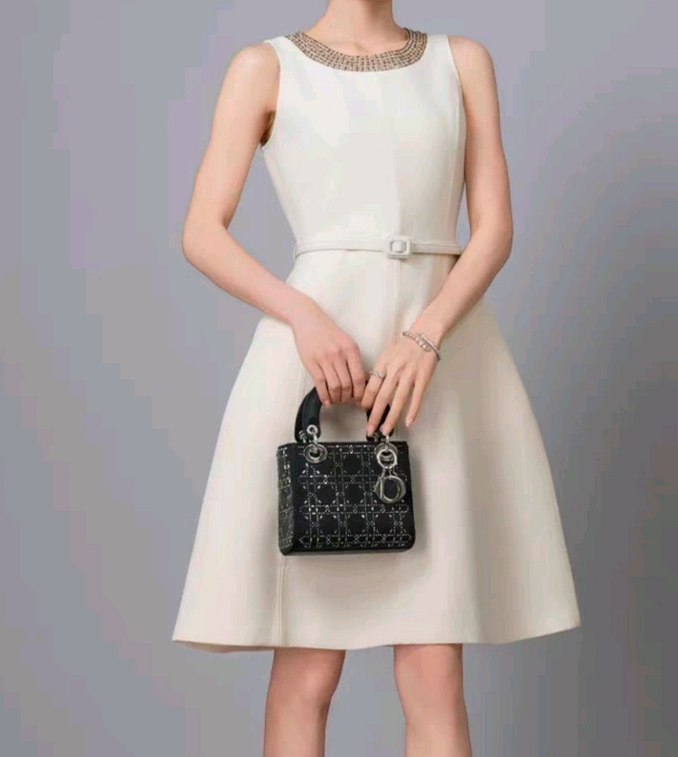 디올진주넥라인 원피스 이미지