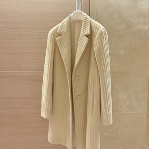 르메르 여성 코듀로이 코트 이미지