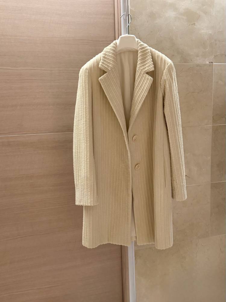 르메르 여성 코듀로이 코트 이미지