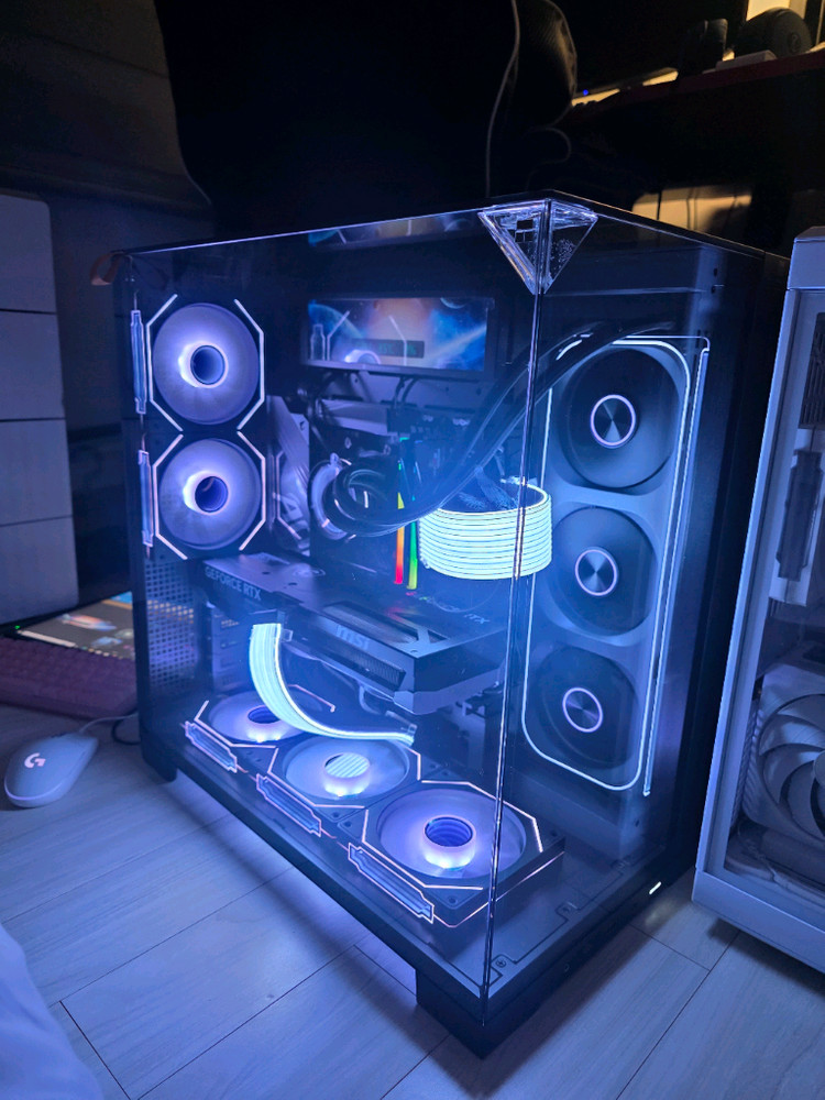 라이젠7 9800X3D RTX5080 신품감성본체 팝니다 이미지