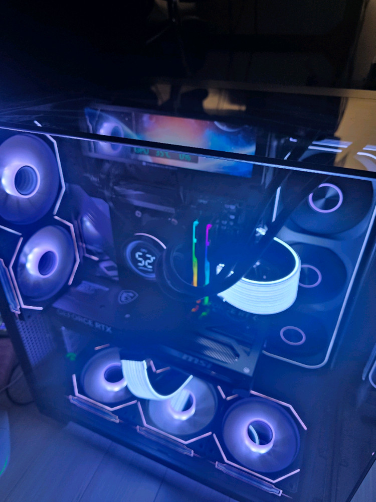 라이젠7 9800X3D RTX5080 신품감성본체 팝니다 이미지