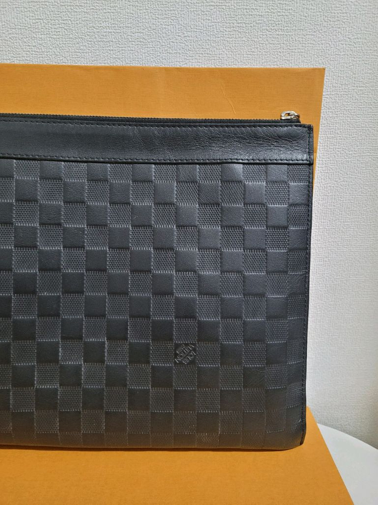 루이비통 디스커버리 다미에 인피니 포쉐트 클러치 이미지