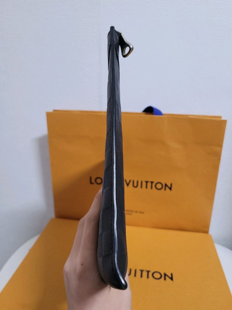 루이비통 디스커버리 다미에 인피니 포쉐트 클러치 이미지