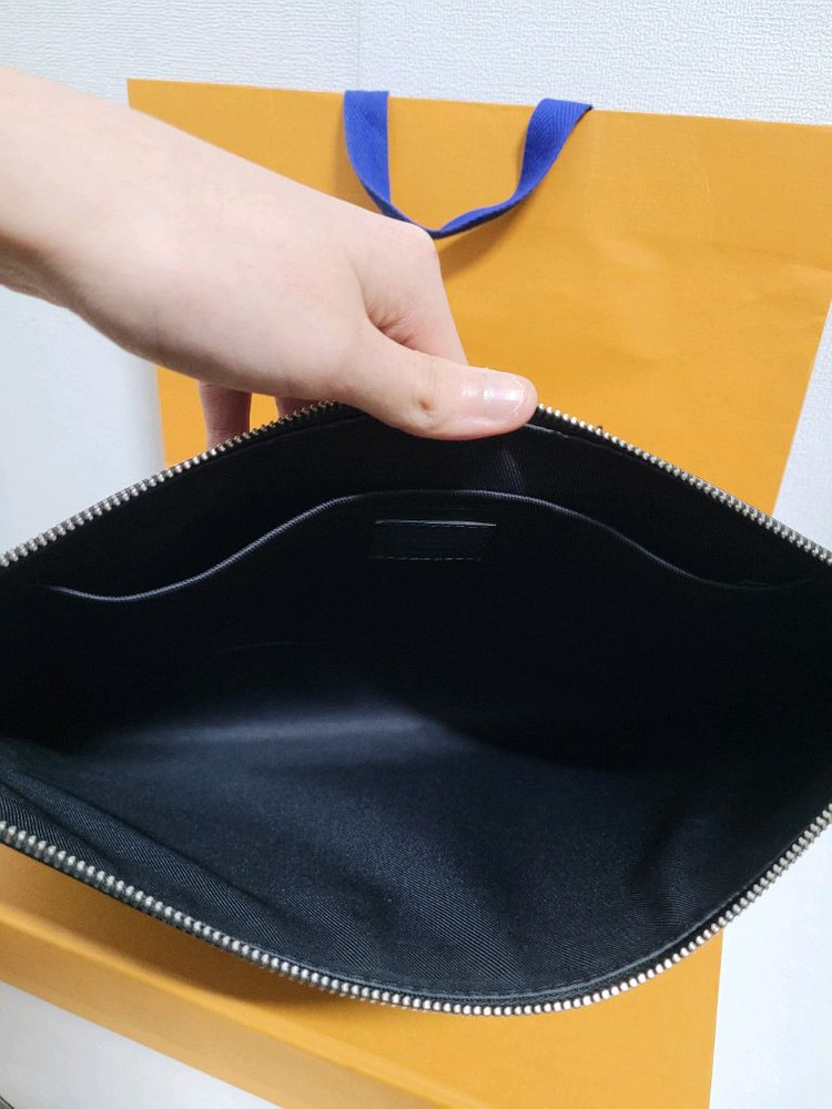 루이비통 디스커버리 다미에 인피니 포쉐트 클러치 이미지